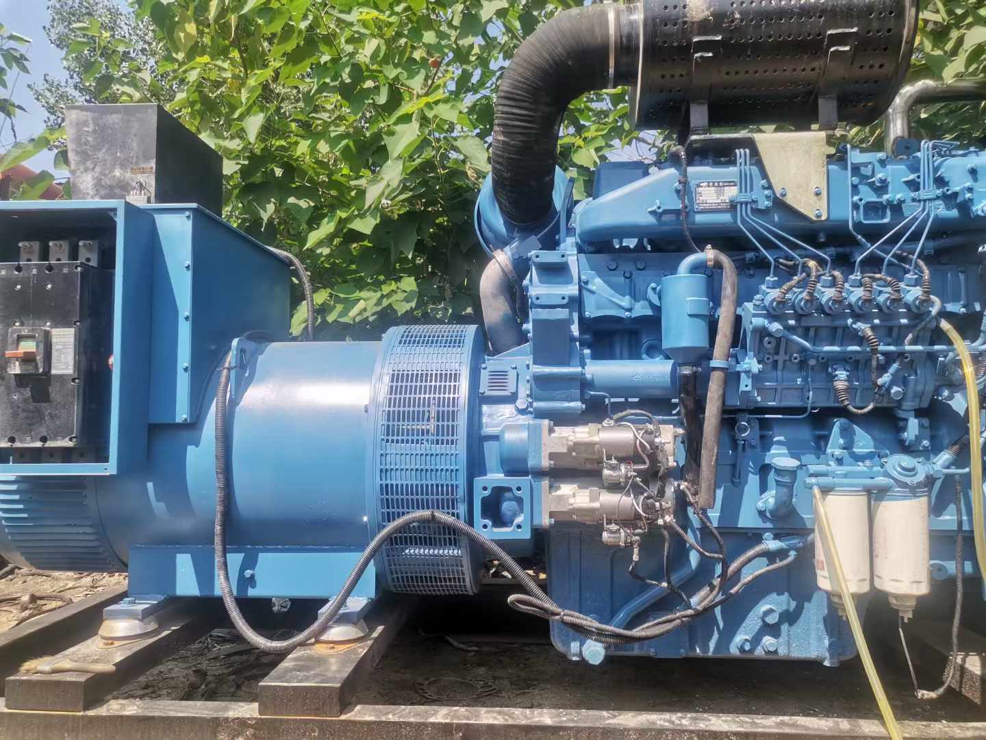 芦淞详细说明降低 800kW 柴油发电机输出电流波动的方法