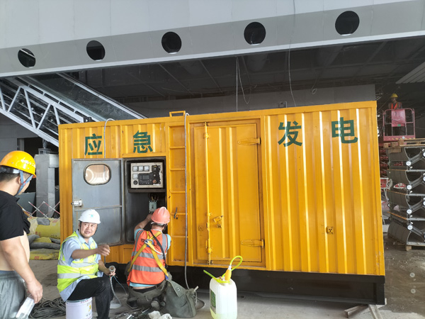 芦淞怎样判断空气滤清器是否需要更换？